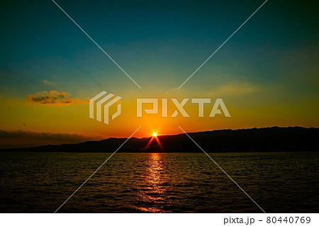 夕日を眺める 夕日を眺める 80440769