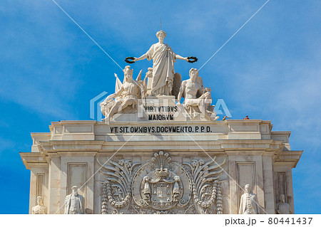 Triumphal arch in Lisbon 80441437
