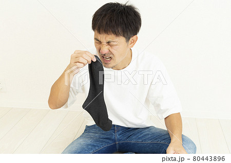 靴下の臭い 80443896