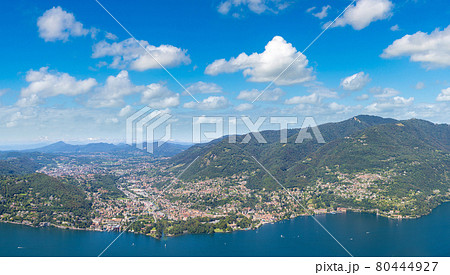 Panoramic view of lake Como in Italy 80444927