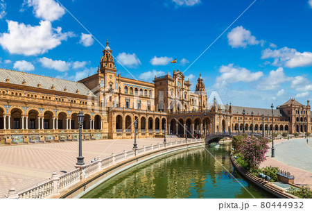 Spanish Square in Sevilla 80444932