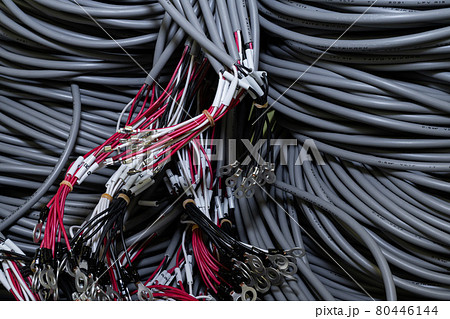 【電線加工】加工中のケーブルイメージ【工業】 【電線加工】加工中のケーブルイメージ【工業】 80446144
