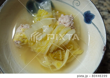 白菜と鶏つくねの塩麹スープ 80446399