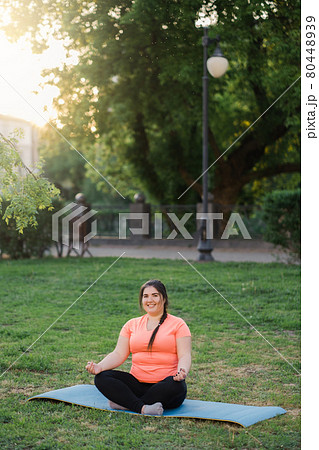 yoga outdoors mind wellness overweight woman park yoga outdoors mind wellness overweight woman park 80448939