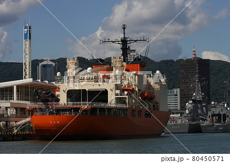 神戸港に停泊中の砕氷艦「しらせ」 神戸港に停泊中の砕氷艦「しらせ」 80450571