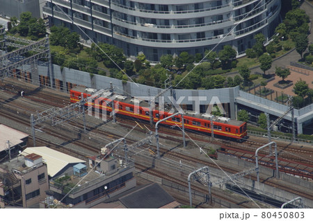 東京スカイツリーから望む：東武亀戸線8000系電車（赤色） 80450803