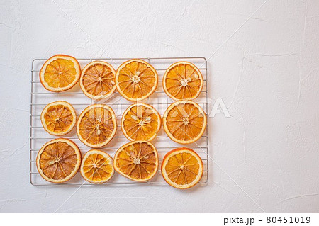 ドライフルーツ 背景 オレンジ オレンジ色 ドライオレンジ おれんじ ドライ カットフルーツ たくさの写真素材