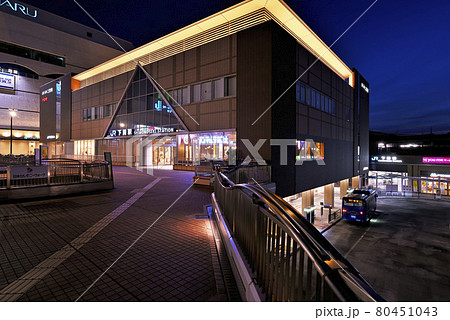 山口県下関市のJR下関駅の夜景 山口県下関市のJR下関駅の夜景 80451043