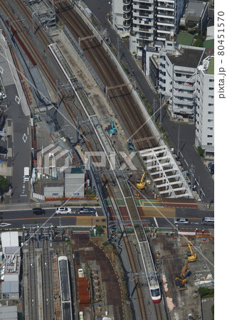 東京スカイツリーから望む：東武スカイツリーライン特急列車（特急りょうもう） 80451570