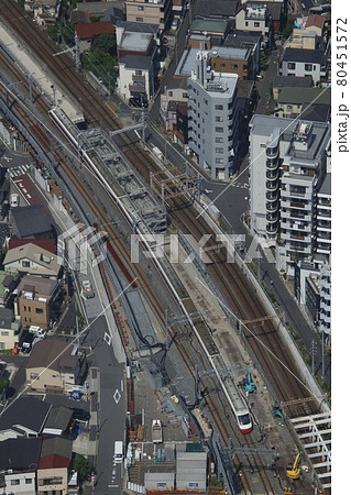 東京スカイツリーから望む:東武スカイツリーライン特急列車(特急りょうもう) 東京スカイツリーから望む:東武スカイツリーライン特急列車(特急りょうもう) 80451572