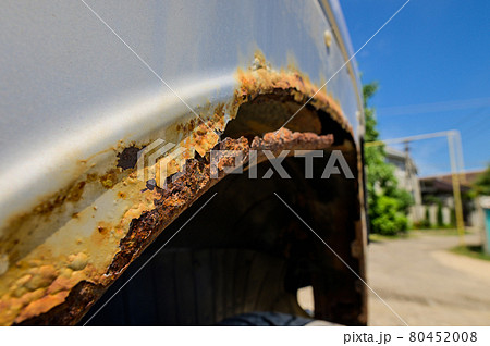 Rusty wheel arches on the car. car corrosion. Background for welding work on the restoration of the car body 80452008