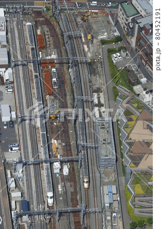 東京スカイツリーから望む：東武スカイツリーライン特急列車（日光詣スペーシア） 80452191