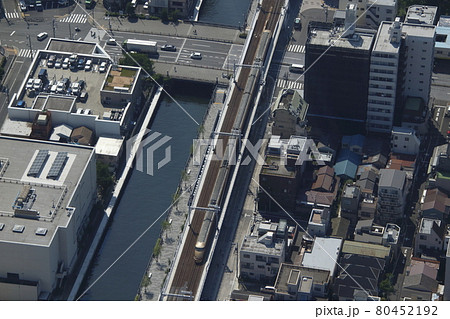 東京スカイツリーから望む:東武スカイツリーライン特急列車(日光詣スペーシア) 東京スカイツリーから望む:東武スカイツリーライン特急列車(日光詣スペーシア) 80452192