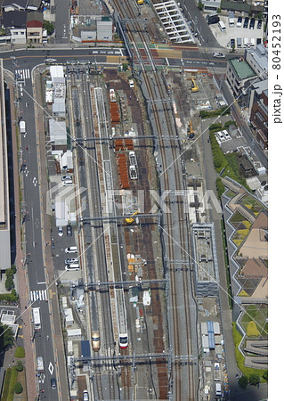 東京スカイツリーから望む：東武スカイツリーライン特急列車（日光詣スペーシア） 80452193