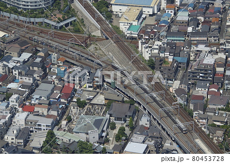 東京スカイツリーから望む：東武スカイツリーライン10050系（浅草⇔北千住） 80453728
