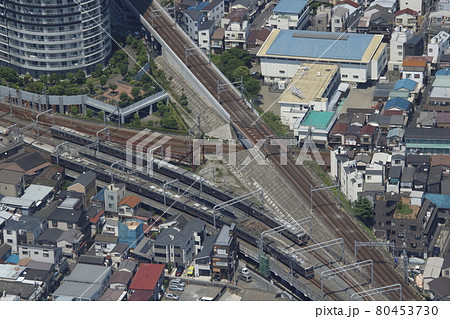 東京スカイツリーから望む：東武スカイツリーライン10050系（浅草⇔北千住） 80453730