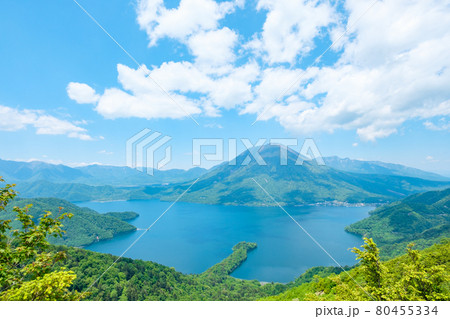 半月山展望台から望む中禅寺湖と男体山 半月山展望台から望む中禅寺湖と男体山 80455334