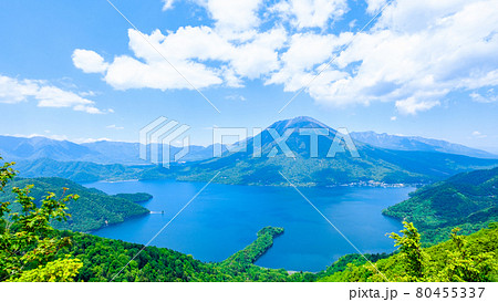 半月山展望台から望む中禅寺湖と男体山 半月山展望台から望む中禅寺湖と男体山 80455337