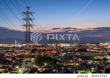 《東京都》東京郊外・住宅街の夜景 80455397