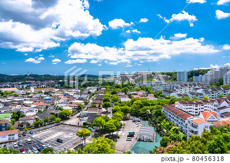《東京都》東京郊外・住宅街の風景 80456318