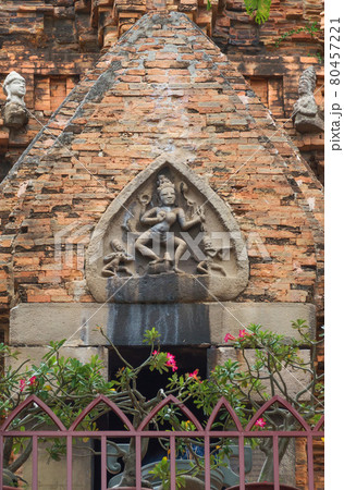 stone figurines of the gods, on the main tower 80457221