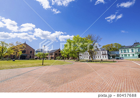 石川県金沢市　石川県立歴史博物館と国立工芸館 80457688