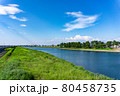 河川敷と川と空模様 80458735