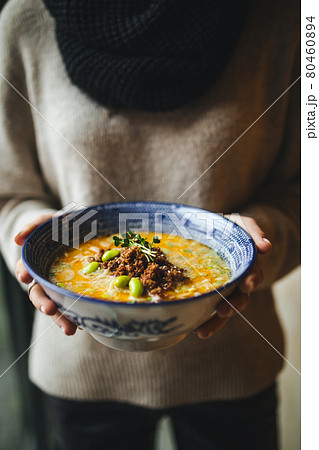 Hands holding a bowl of japanese ramen tantanmen 80460894