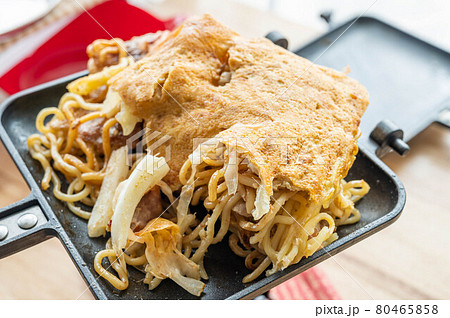 ホットサンドメーカーで作るモダン焼 ホットサンドメーカーで作るモダン焼 80465858