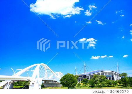 豊田市、豊田大橋と豊田スタジアムの風景 80466579