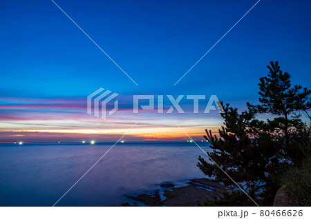 夏井が浜はまゆう公園から望む夏の風物詩　玄界灘の漁火 80466626