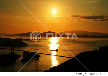 亀老山展望公園から見た来島海峡の夕焼け 80468497