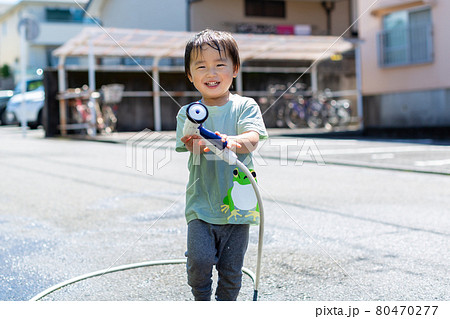 幼児の水遊び 幼児の水遊び 80470277
