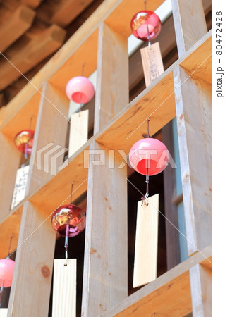 夏の風物詩　絵馬型風鈴 80472428