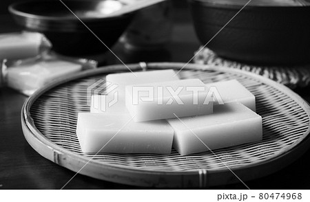 竹ザルに盛られた角餅 ちゃぶ台の四角い餅 東の角餅 内装袋 切り餅 竹ザルに盛られた角餅 ちゃぶ台の四角い餅 東の角餅 内装袋 切り餅 80474968