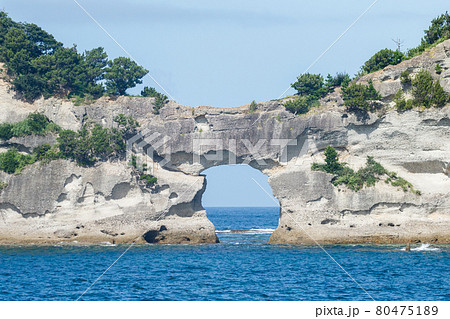 【円月島】真夏の快晴の高嶋 【円月島】真夏の快晴の高嶋 80475189