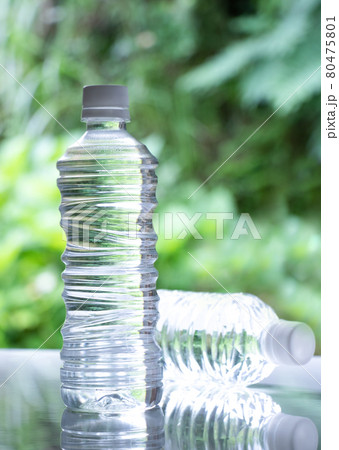 水 ペットボトル 水 ペットボトル 80475801