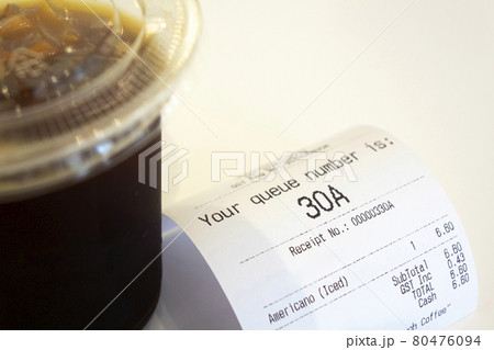 Coffee Receipt slip with queue number on it.の写真素材 [80476094] - PIXTA