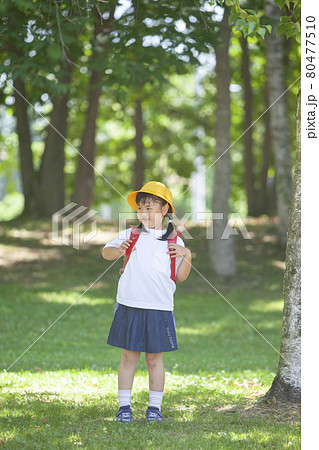 小学一年生のポートレイト 80477510