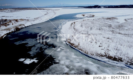 網走の冬の濤沸湖と斜里岳 網走の冬の濤沸湖と斜里岳 80477633