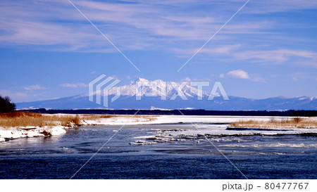 網走の冬の濤沸湖と斜里岳 網走の冬の濤沸湖と斜里岳 80477767