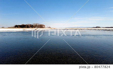 網走の冬の濤沸湖と斜里岳 80477824