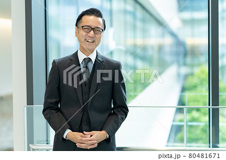 ビジネスマン オフィス ミドル男性  撮影協力 : LINK FOREST 80481671
