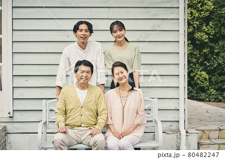 マイホーム 家族写真 マイホーム 家族写真 80482247