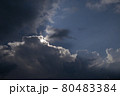 雲に隠れる太陽 80483384