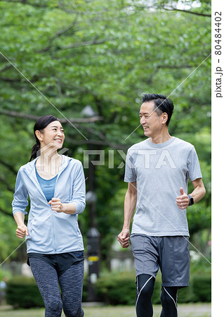 ジョギング ミドルカップル 80484402