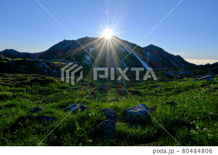 浄土山山頂付近よりダイヤモンド立山（雄山） 80484806