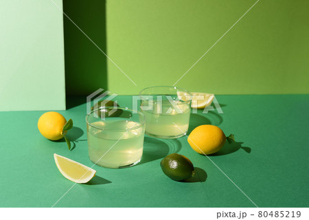 爽やかなドリンクのある風景 爽やかなドリンクのある風景 80485219