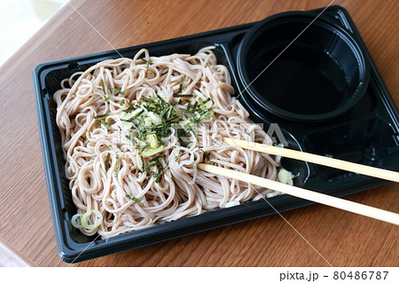 スーパーで売っているざるそば スーパーで売っているざるそば 80486787