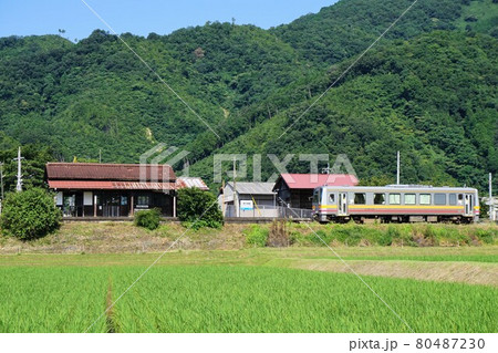 岡山県津山市JR因美線 美作滝尾駅駅舎全景 岡山県津山市JR因美線 美作滝尾駅駅舎全景 80487230